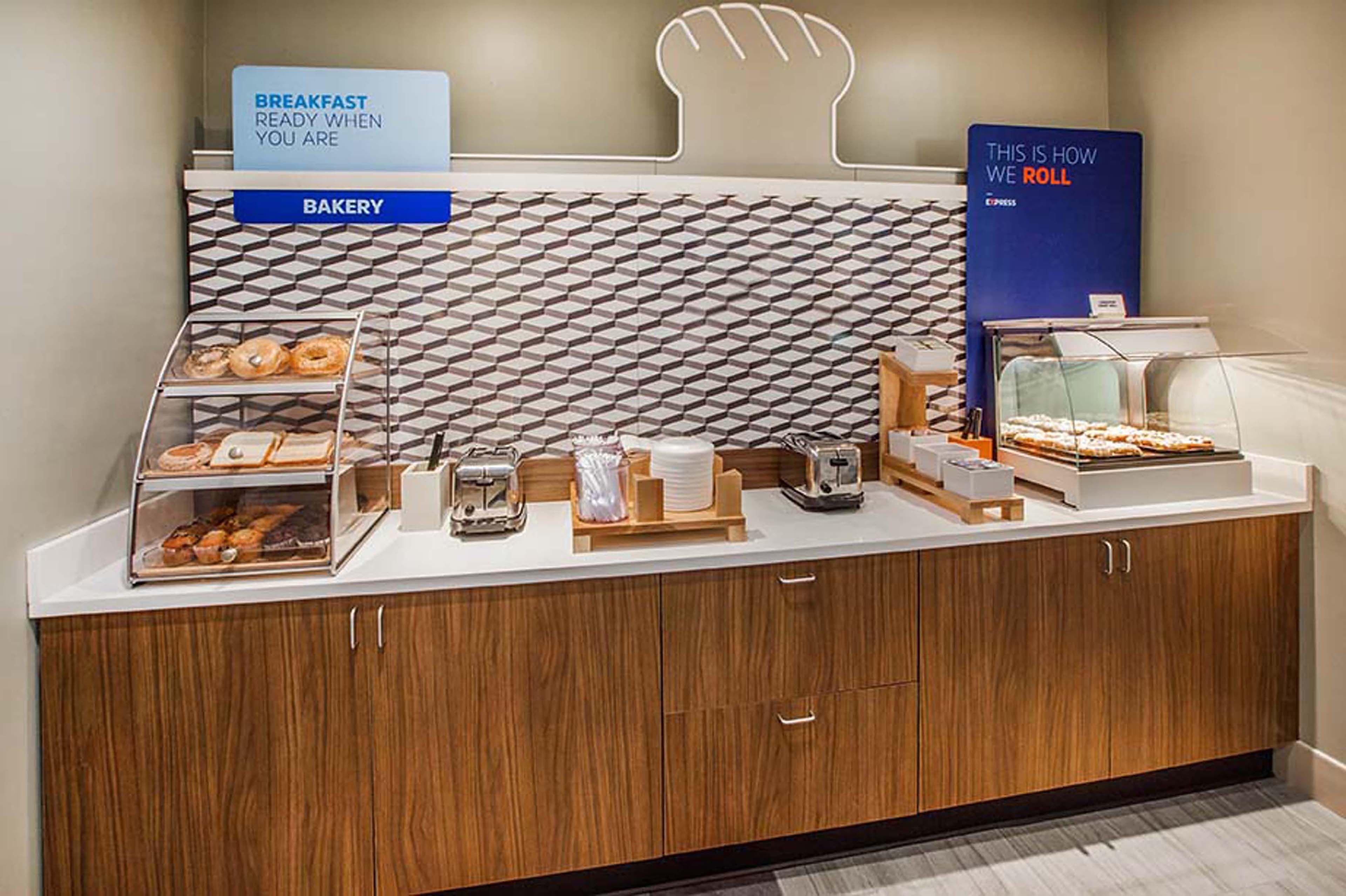 Holiday Inn Express & Suites Indianapolis - East By Ihg Εξωτερικό φωτογραφία