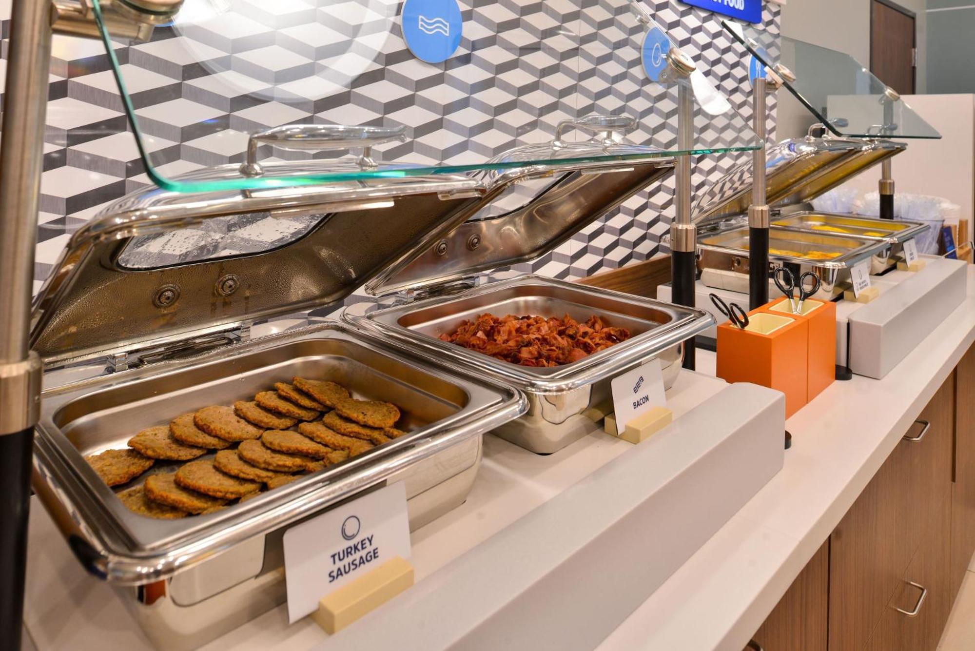 Holiday Inn Express & Suites Indianapolis - East By Ihg Εξωτερικό φωτογραφία