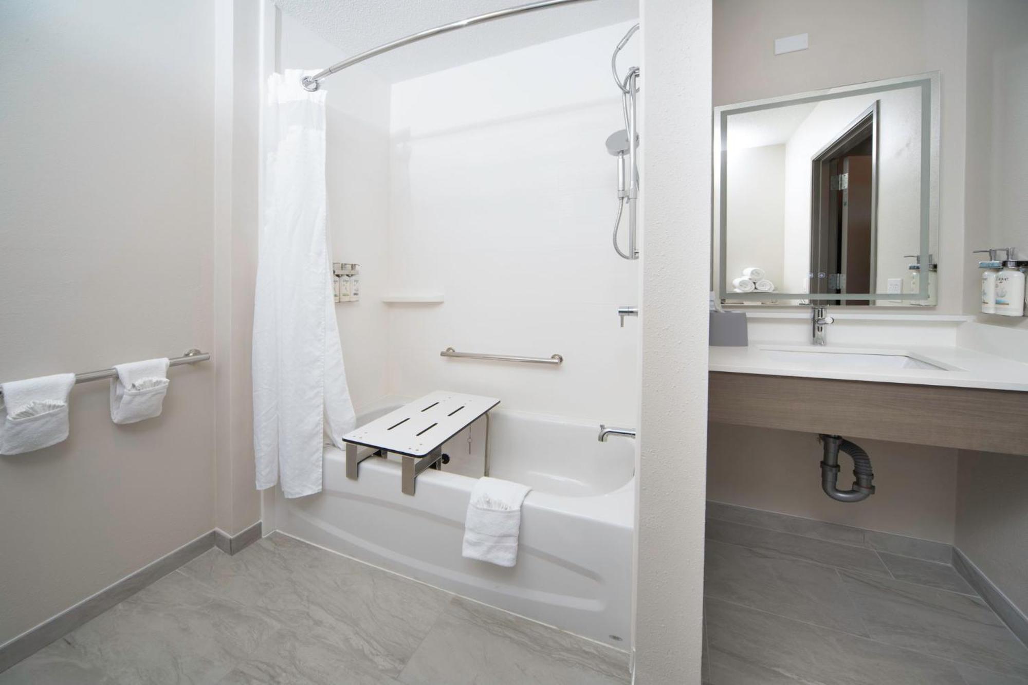 Holiday Inn Express & Suites Indianapolis - East By Ihg Εξωτερικό φωτογραφία
