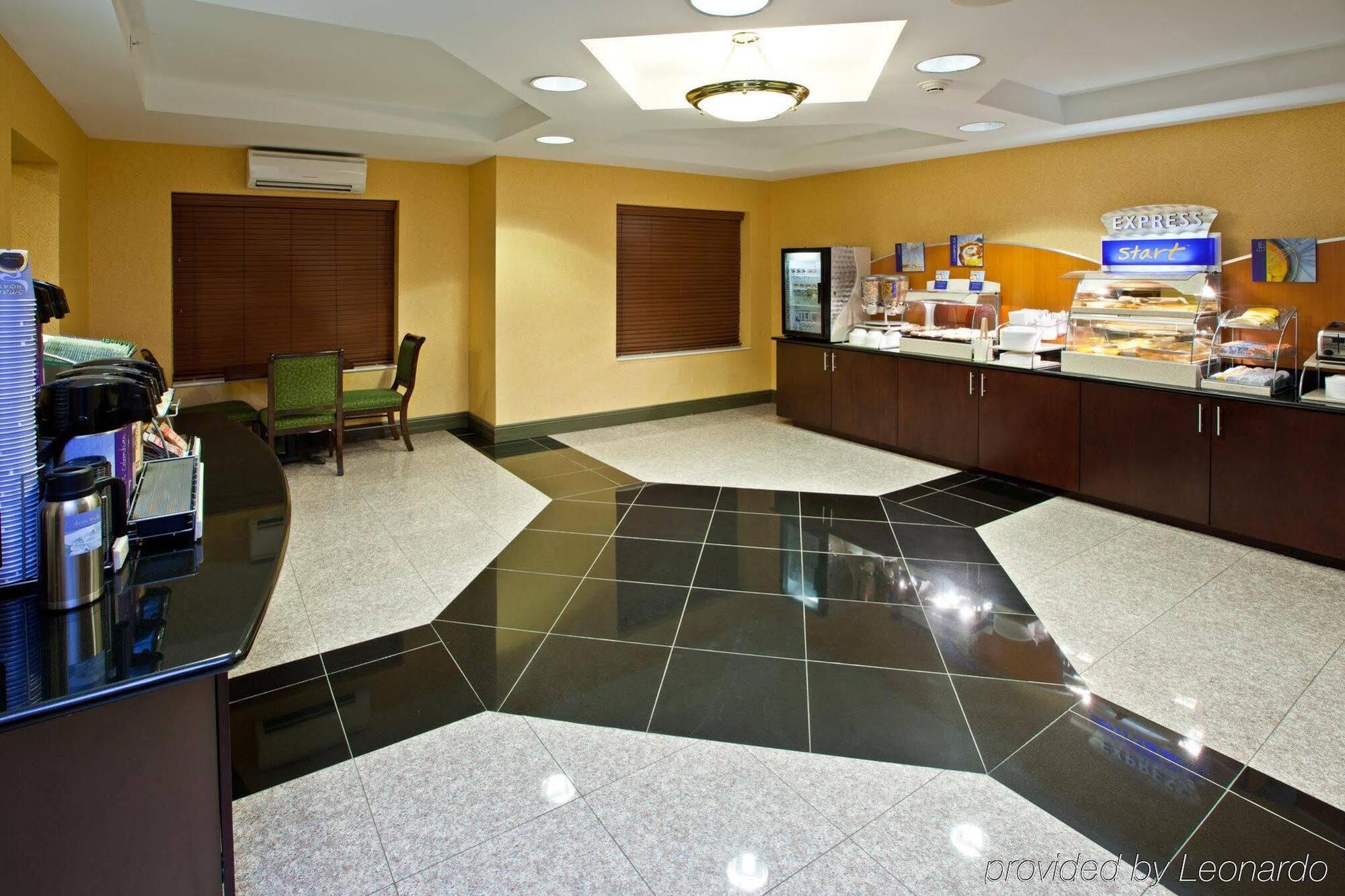 Holiday Inn Express & Suites Indianapolis - East By Ihg Εξωτερικό φωτογραφία